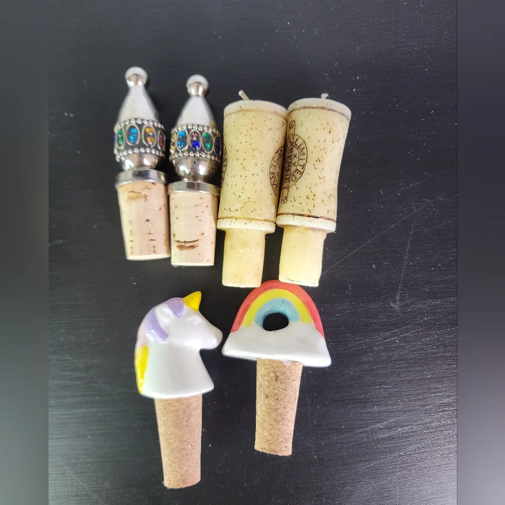 Lot Of Wine‎ Stoppers